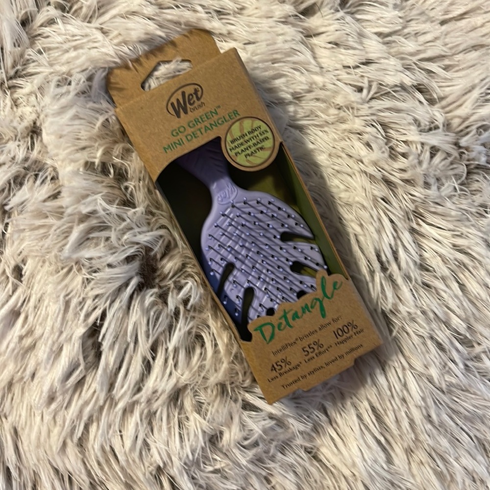 WET mini detangling brush